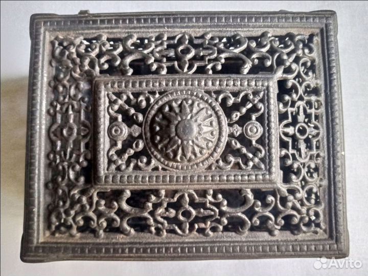 Кусинское чугунное литьё. Шкатулка СССР