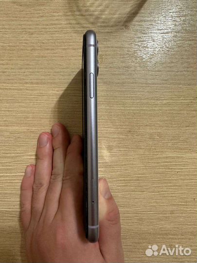 Телефон iPhone 11 64gb