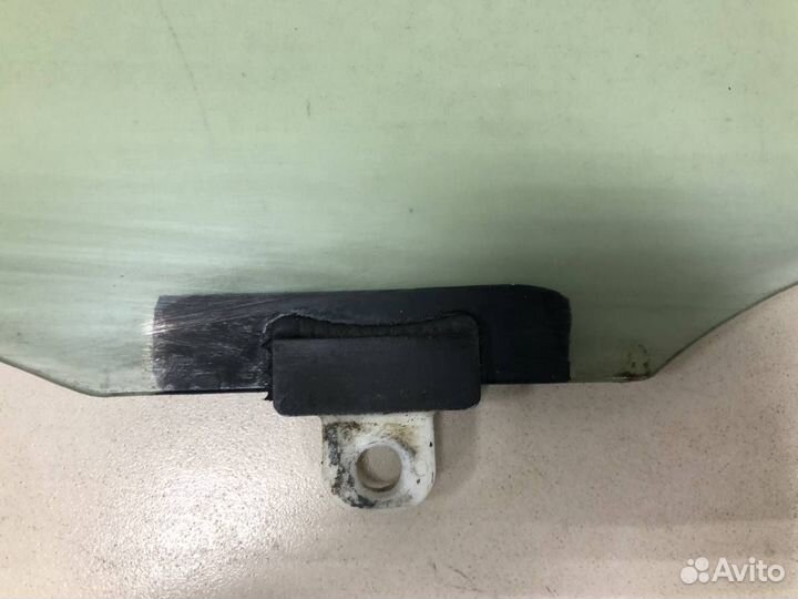 Стекло двери передней правой Toyota Corolla E120 2