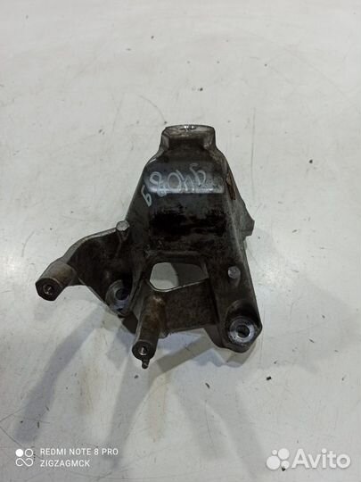 Кронштейн двигателя левый (Audi Q8)