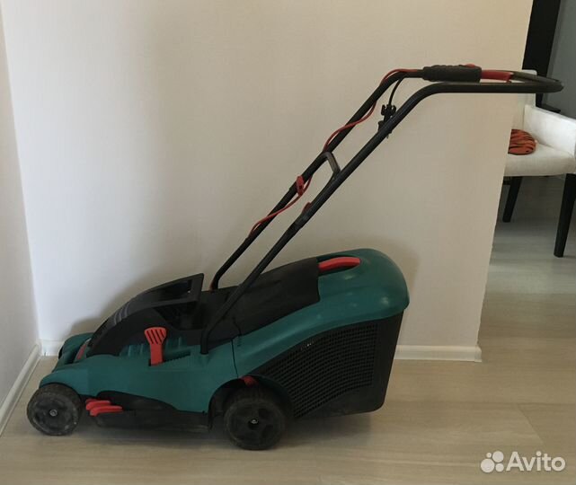 Газонокосилка Bosch Rotak 32