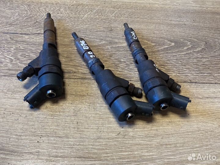 Citroen berlingo топливная форсунка 2,2 Hdi