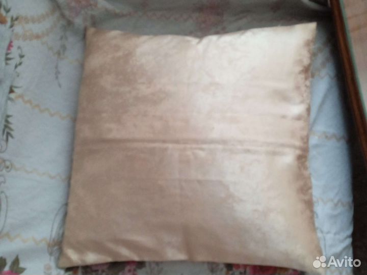 Подушка- думка, б/у, размер 43*43 см