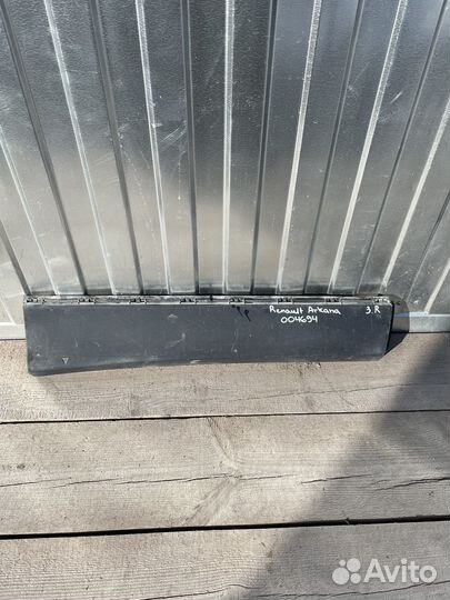 Молдинг задней правой двери Renault Arkana