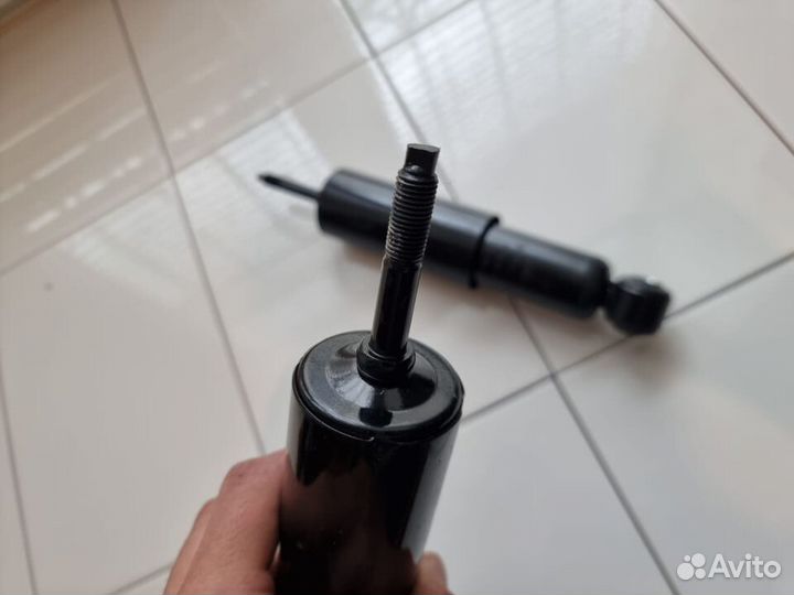 Амортизаторы передние LADA Niva 2121 масло