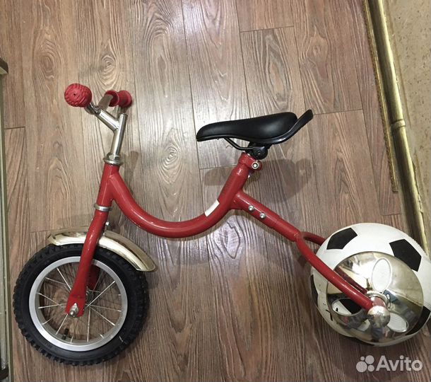 Беговел с мячом