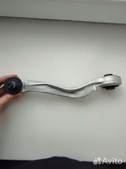 Рычаг передний правый верхний