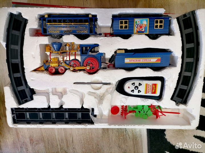 Поезд на радиоуправлении, свет, звук