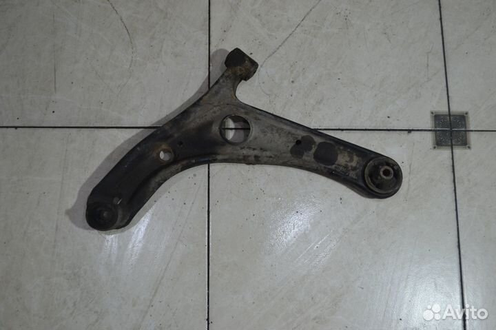Рычаг передний левый Toyota Yaris