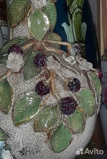 Антикварная ваза майолика ежевика