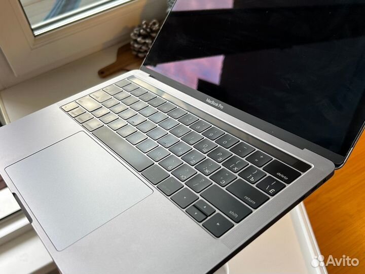 Apple Macbook Pro 13 (8GB, 512GB SSD)