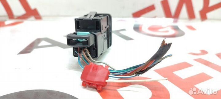 Кнопка стояночного тормоза Volkswagen Passat 3C2