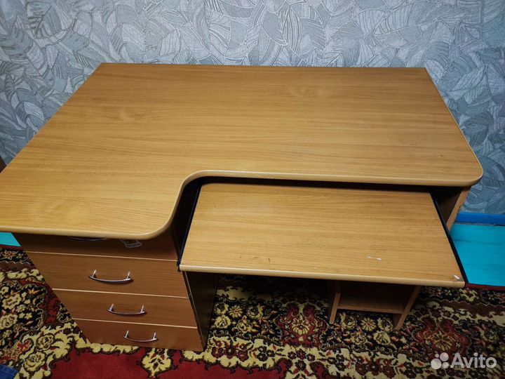 Компьютерный стол