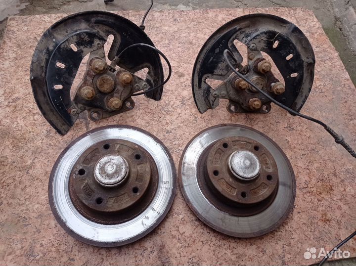 Цапфа задняя с тормозными дисками Рено флюенс