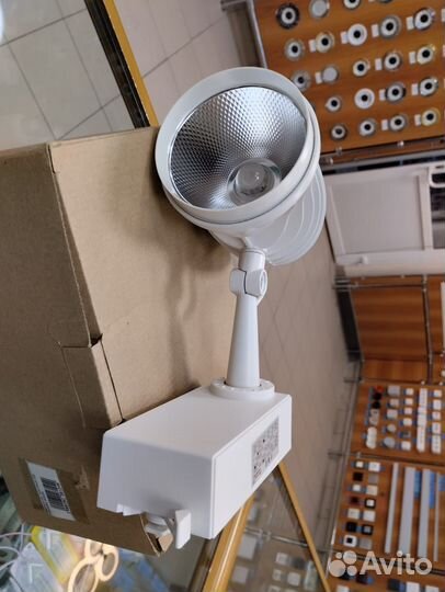 Светильник трековый сд 100/30W 4500K