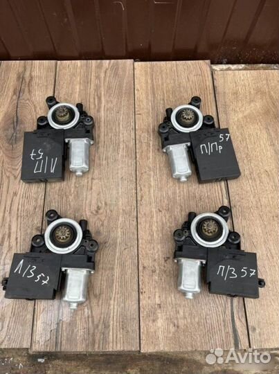 Моторчик стеклоподъемника Volvo S40 2.4