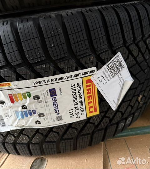 Pirelli Scorpion Winter 2 275/40 R22 и 315/35 R22