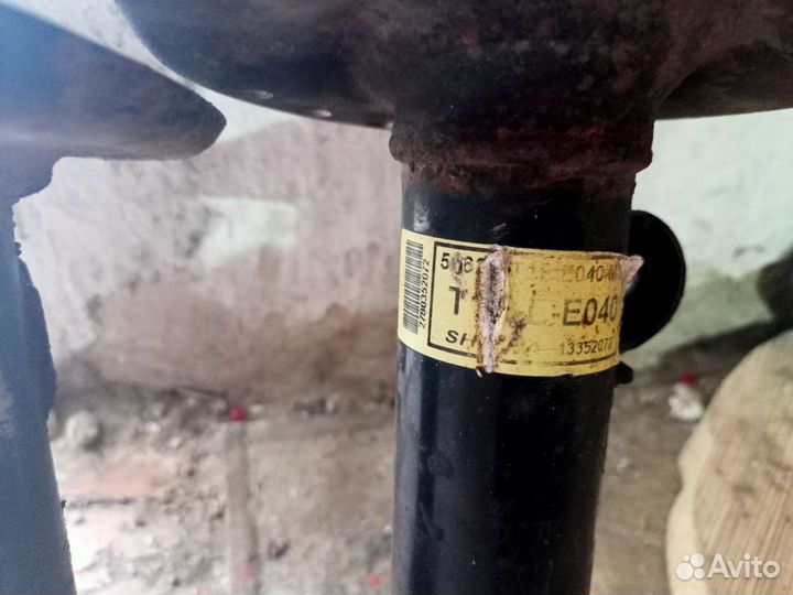 Стойка амортизатора