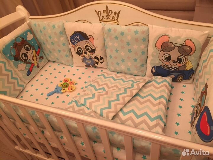 Полный комплек бортиков в кроватку