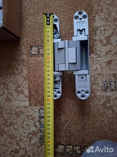 Петли на двери