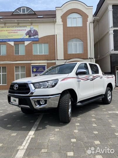 Toyota Hilux 2.4 AT, 2022, 70 км