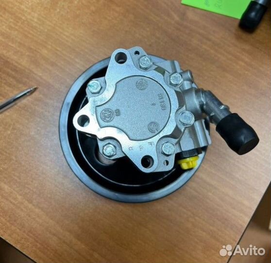 Насос гидроусилителя дв.Крайслер