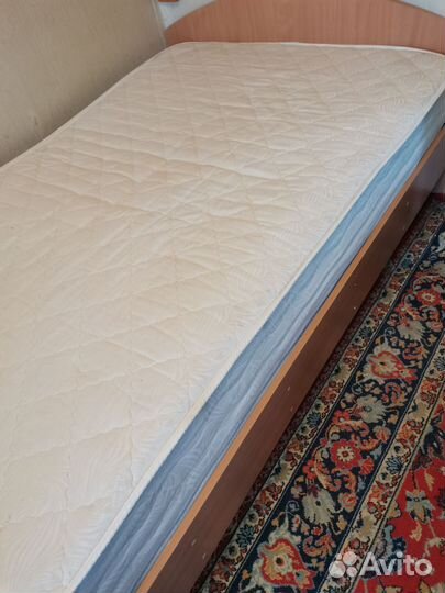 Кровать полутороспальная с матрасом бу