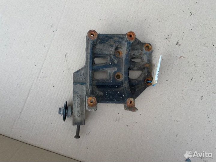 Кронштейн компрессора кондиционера Chevrolet Lanos