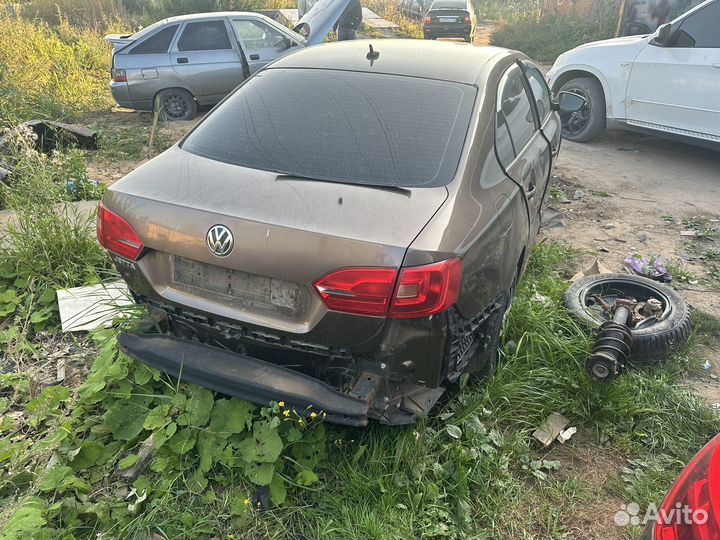 В разборе volkswagen jetta 6 МКПП 1.4