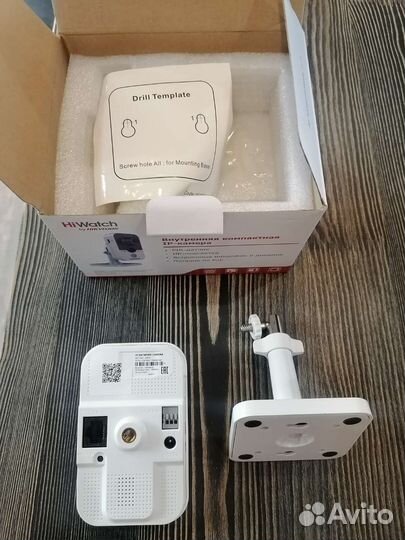 Камера Hikvision IP HiWatch ds-l114w