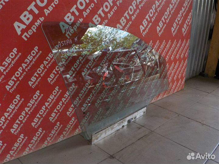 Стекло двери переднее правое Opel Astra-H хэтчбек