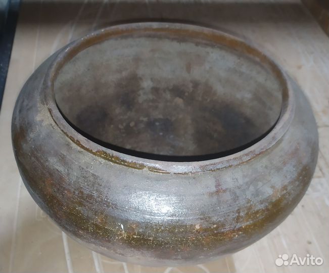 Старинная глиняная корчага