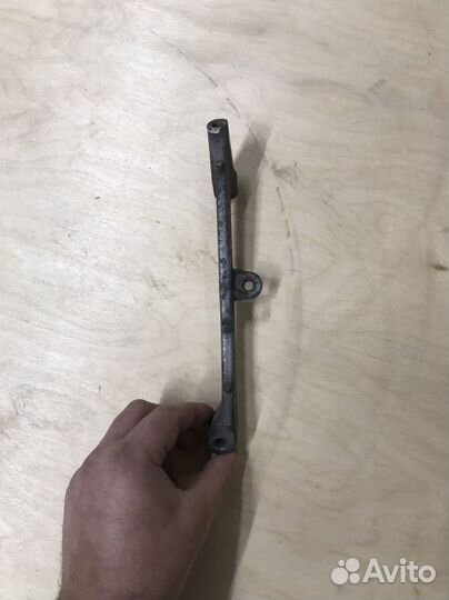 Кронштейн впускного коллектора Octavia A7