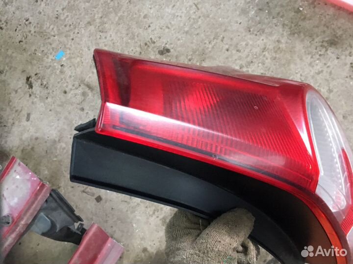 Фонарь задний правый renault sandero 1