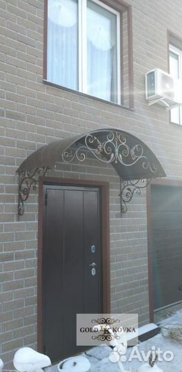 Козырек над крыльцом из металла