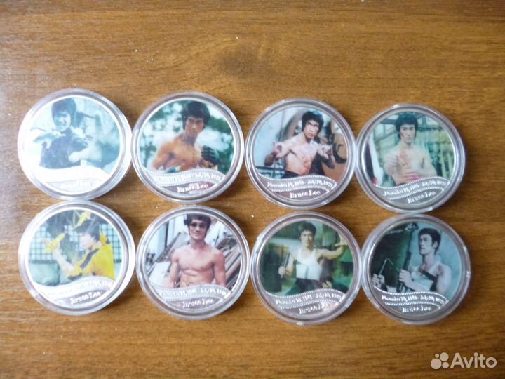 Коллекционные монеты с Брюсом Ли