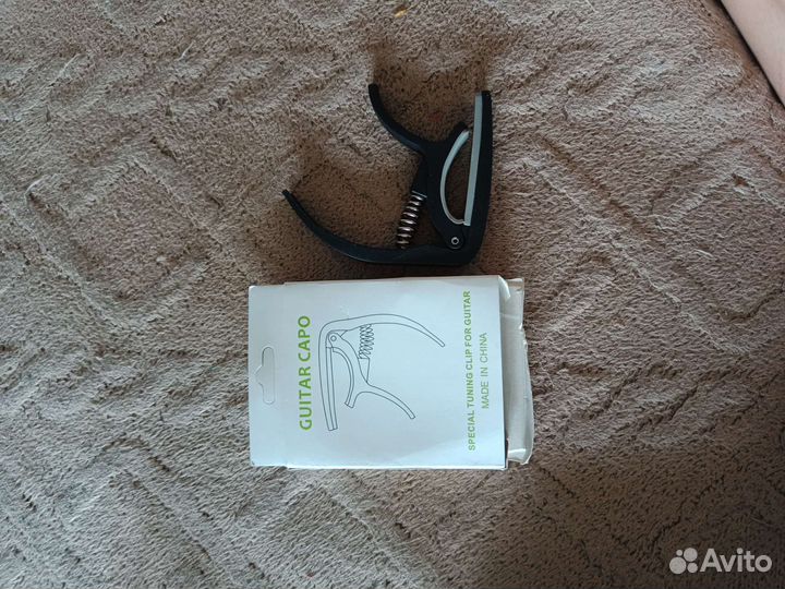 Акустическая гитара