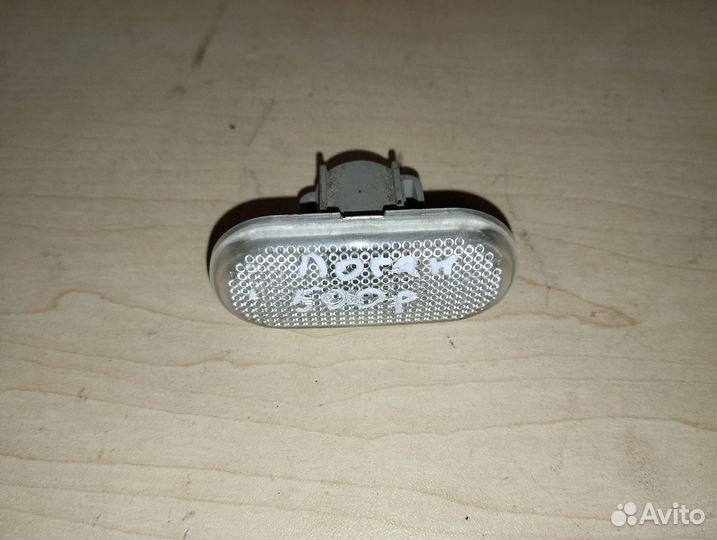 Повторитель поворота для Renault Logan 1 в крыло