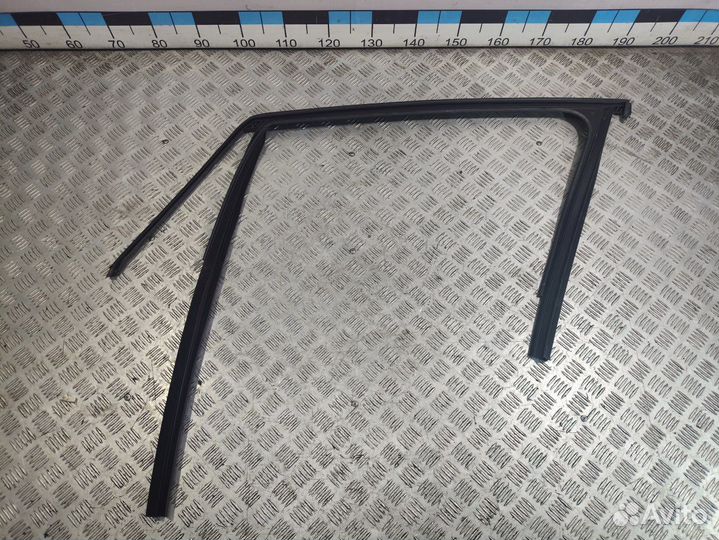 Б/У Направляющая стекла передней правой две#001
