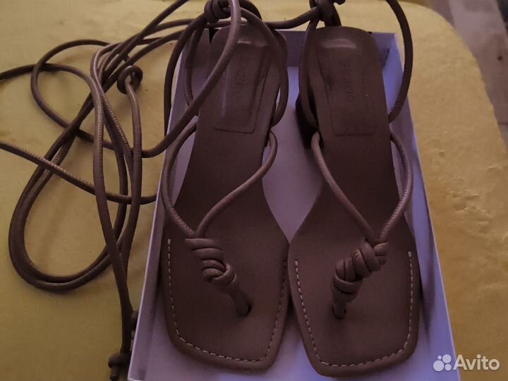 Продам босоножки Манго