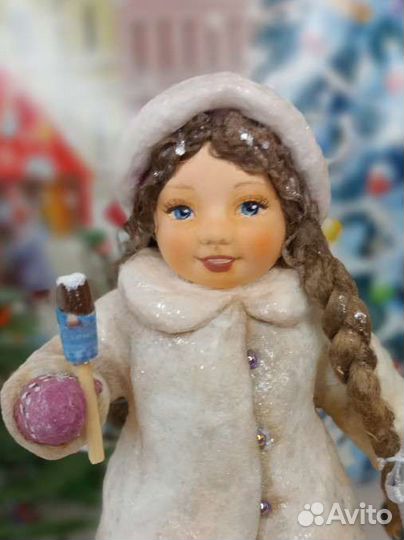Ватная ёлочная игрушка Девочка с мороженым