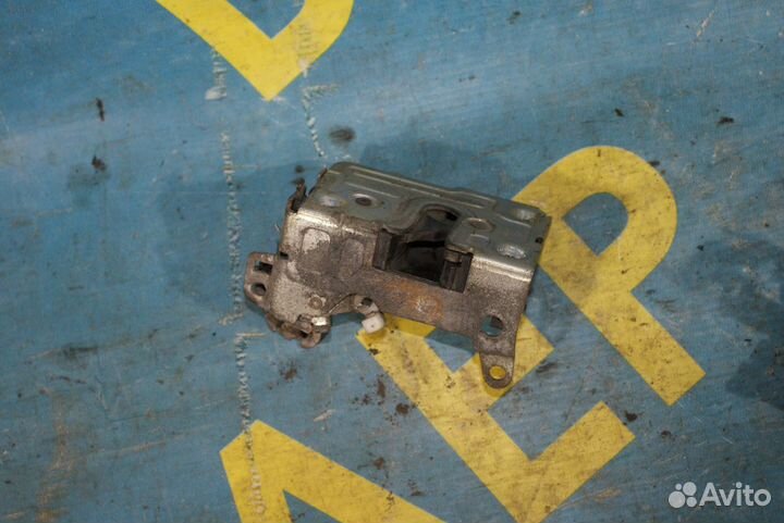 Передний левый замок двери Renault Logan