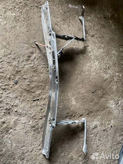 Передняя панель (телевизор) Audi 200 C3 2.2 бензин