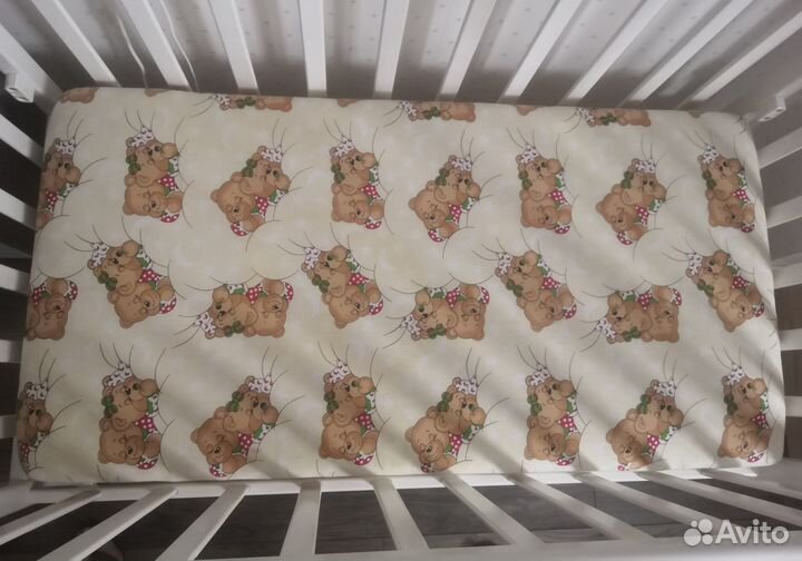 Детская кроватка (с матрасом)