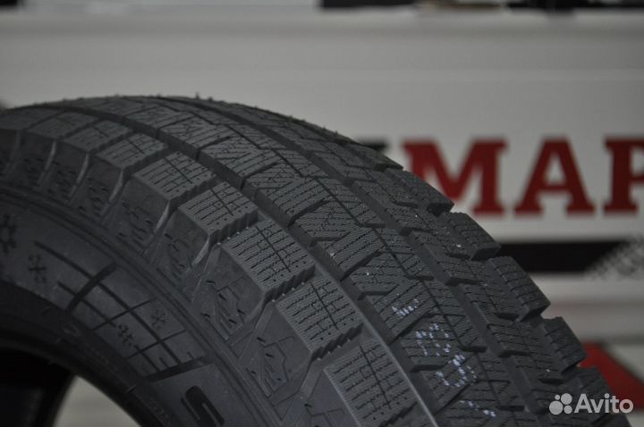 Habilead SnowShoes AW33 245/45 R20 103H