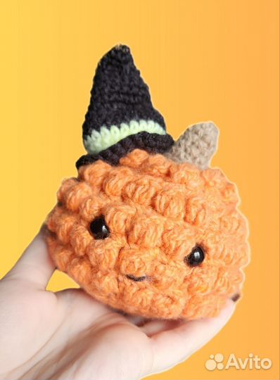 Вязаня тыква ведьма на хэллоуин