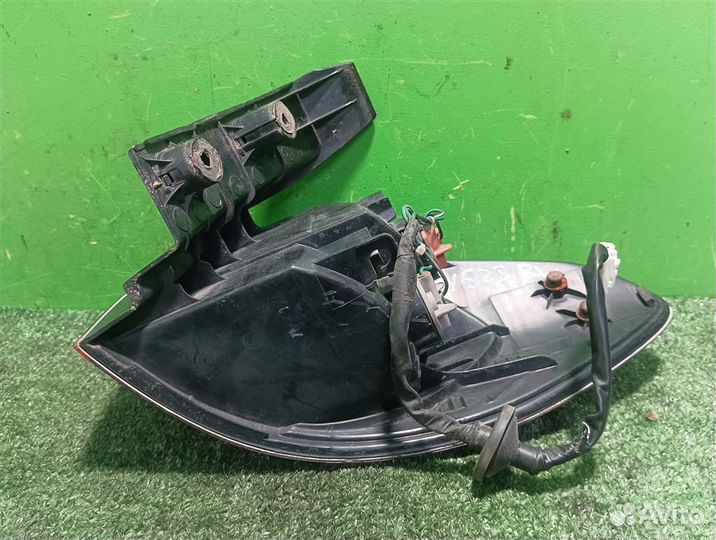 Фонарь задний наружный левый Subaru Tribeca WX 20