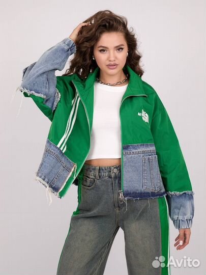 Спортивный женский костюм