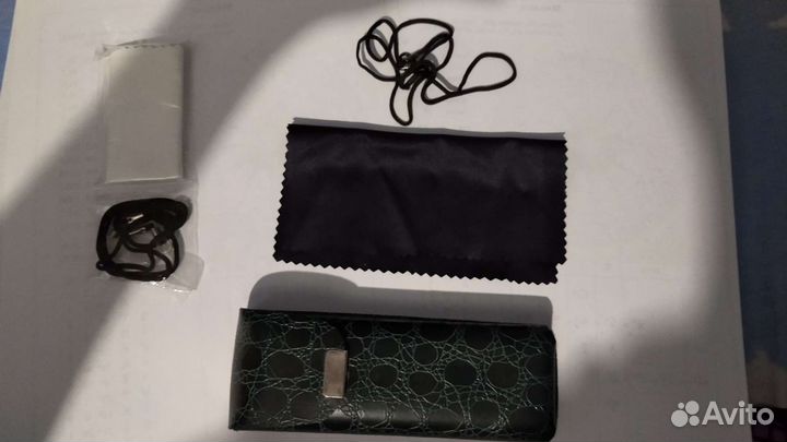 Очки и аксессуары к ним