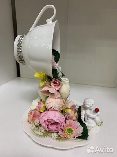 Парящая чашка